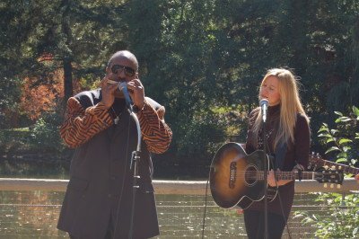 Sara Beck and Stevie Wonder singing Amazing Grace