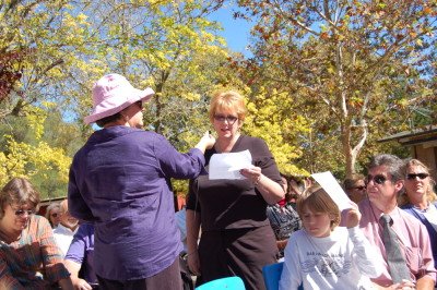 Liz reading her tribute to OJ